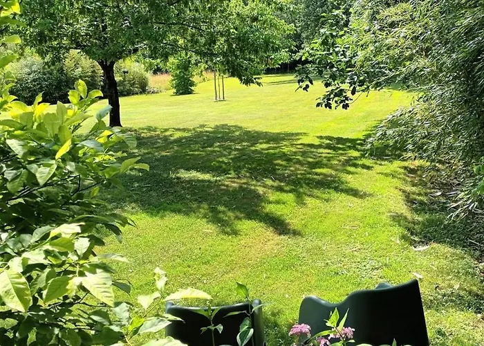 Chalet En Perigord Vert בית נופש *